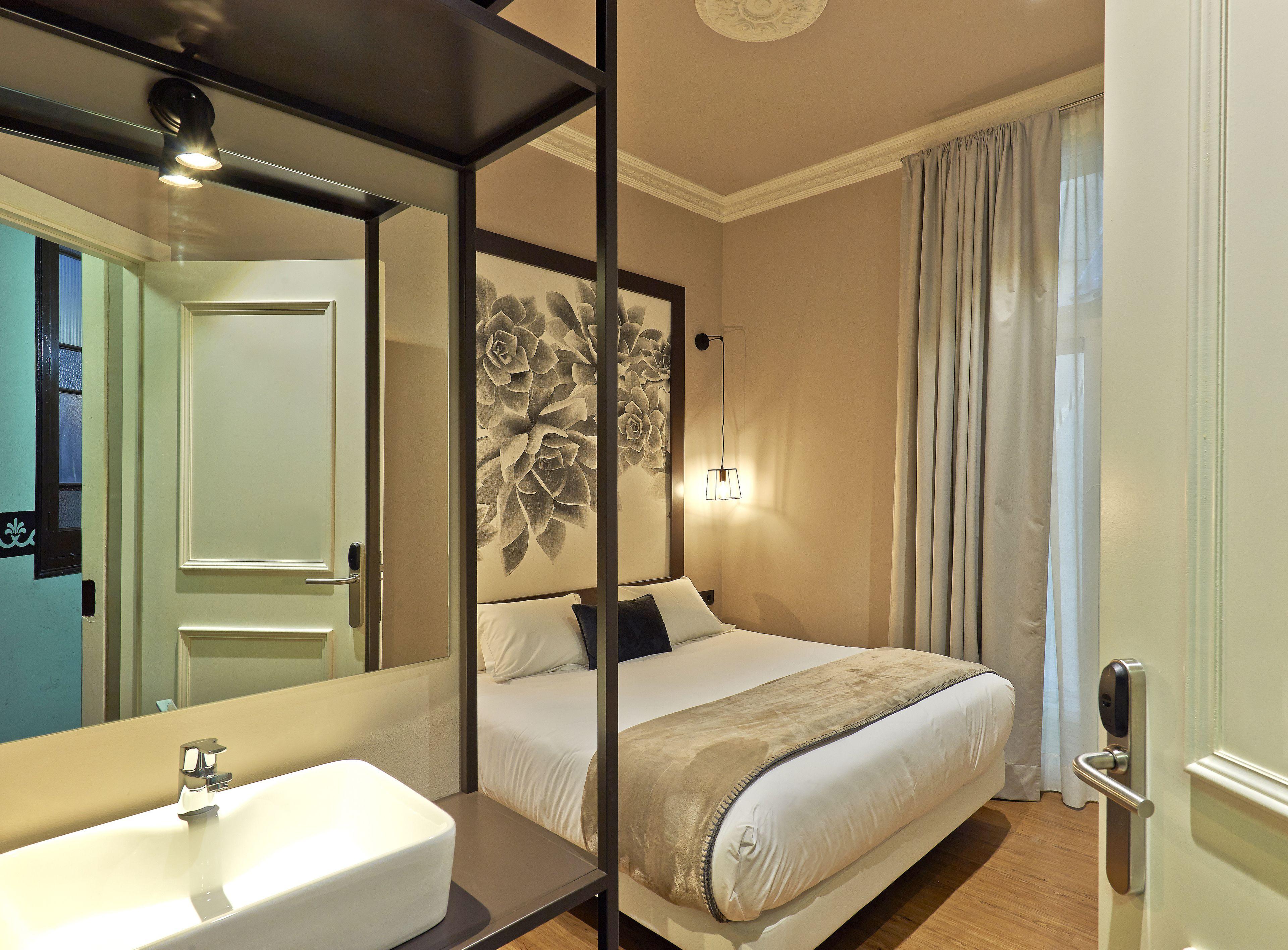 Hostal Central Barcelona — Photos 1